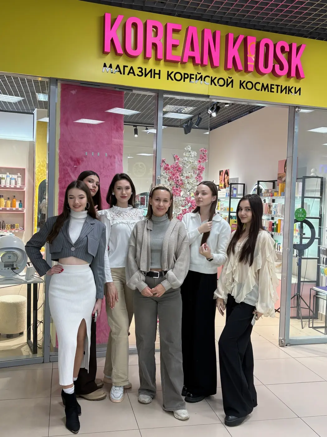 Команда у магазина Korean Kiosk