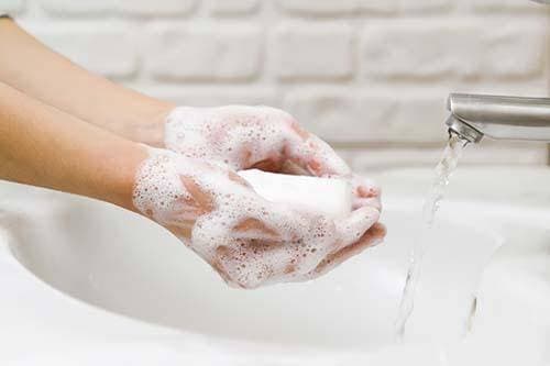 Почему не стоит умываться мылом