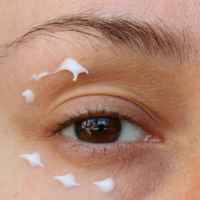 Увлажняющий крем для кожи вокруг глаз с гиалуроновой кислотой и пептидами Aronyx